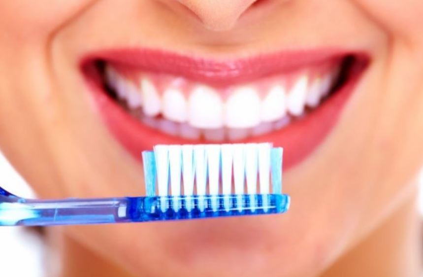 dent droite et blanche, blanchiment, avoir de belle dents, blanchiment externe dent dévitalisée,
